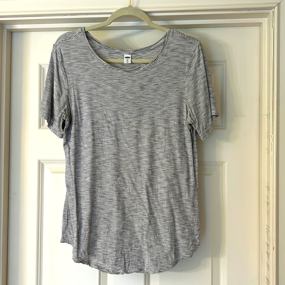 Old Navy luxe, size medium, black and white long length T-shirt